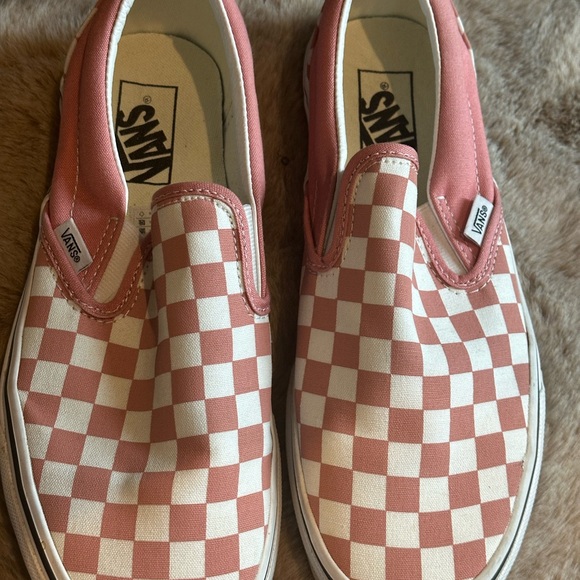 Vans women’s Checkerboard Slip-On Shoes - Pink and White - Picture 2 of 7